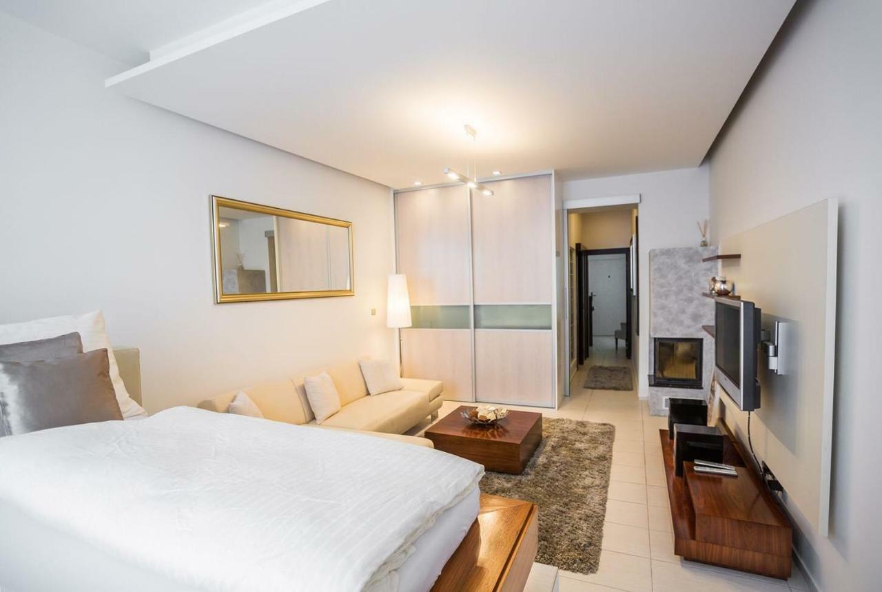 Above The Historical Roofs Apartment Bratislava Ngoại thất bức ảnh